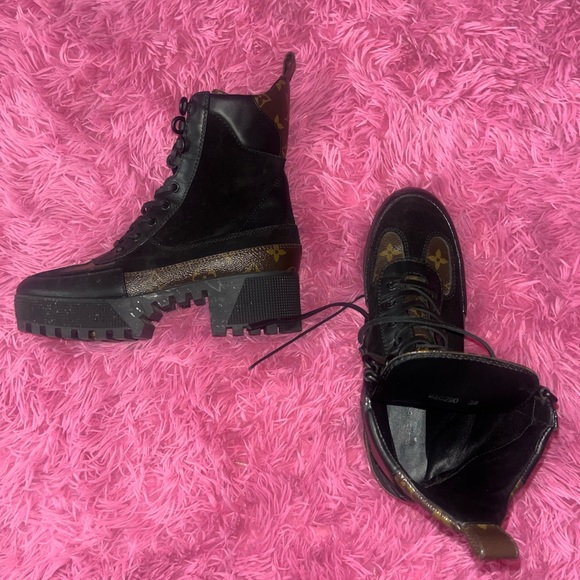 Authentic LV boots - Picture 5 of 5